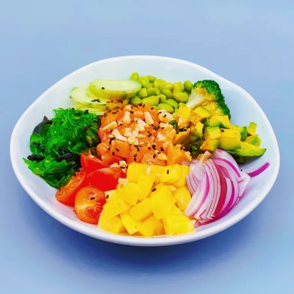 Salmón poke bowl