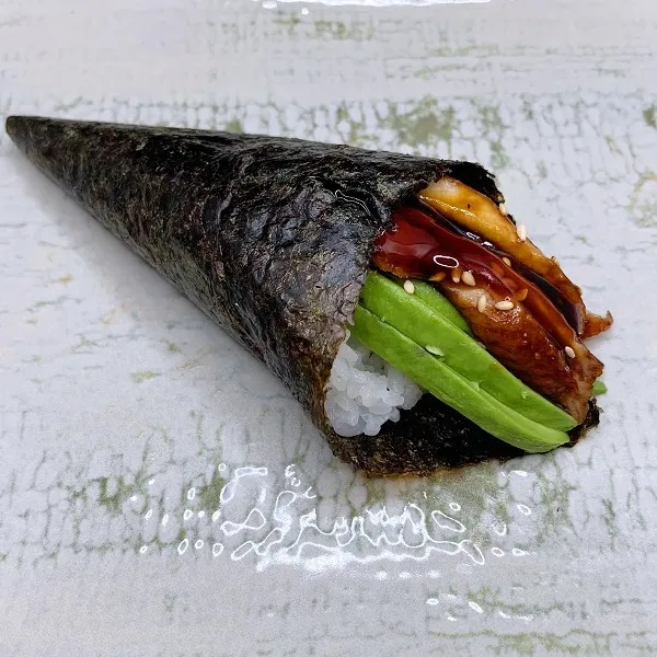 Temaki de anguila con aguacate