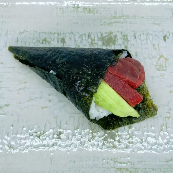 Temaki atún con aguacate