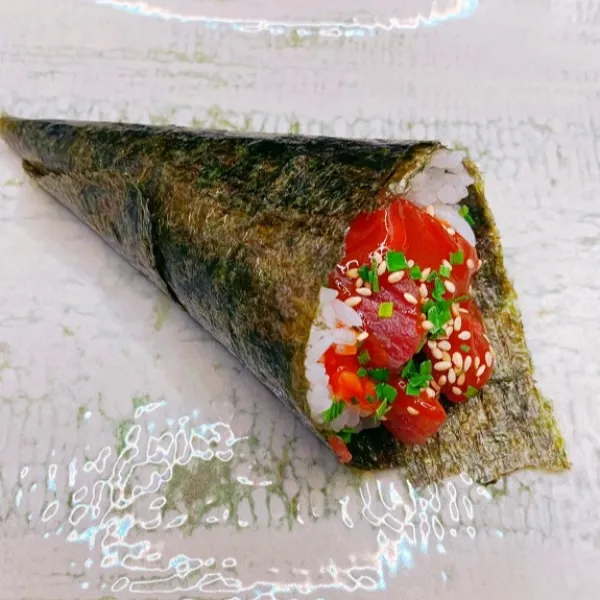 Temaki de atún macerado