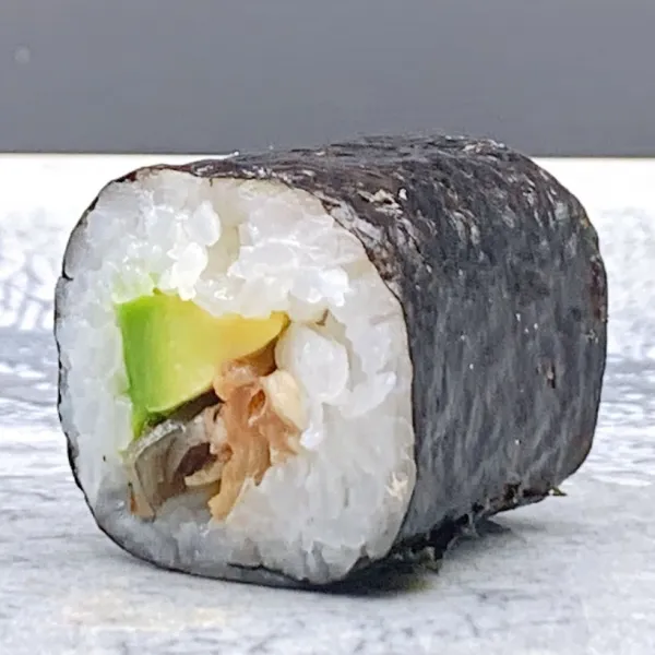 Maki anguila con aguacate
