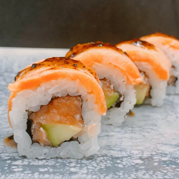 Salmón y trufa roll (10 pza)