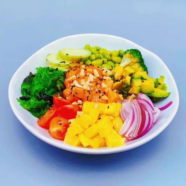 SALMÓN POKE BOWL
