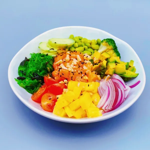 Salmón poke bowl