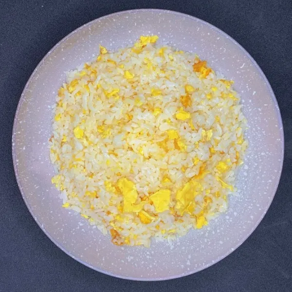 Arroz frito con huevo