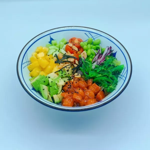 Salmón poke bowl